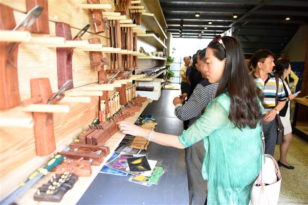 云南省开远市考察团一行莅临棠外取经