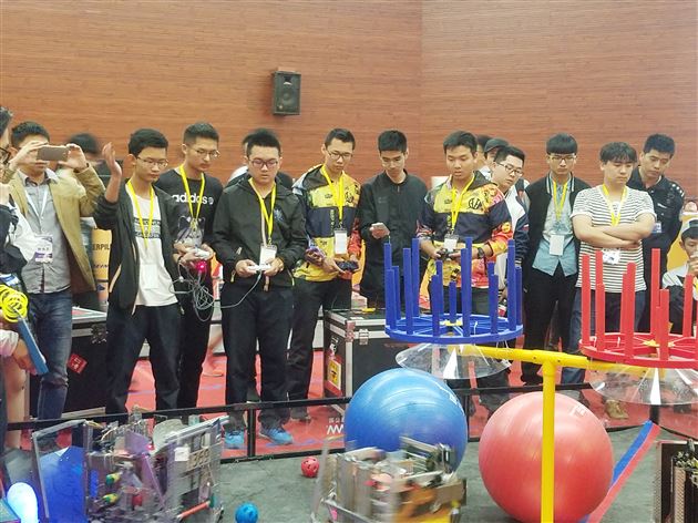 棠外高中部两支FTC机器人代表队参加 “FTC科技挑战赛西安站”的比赛获双冠