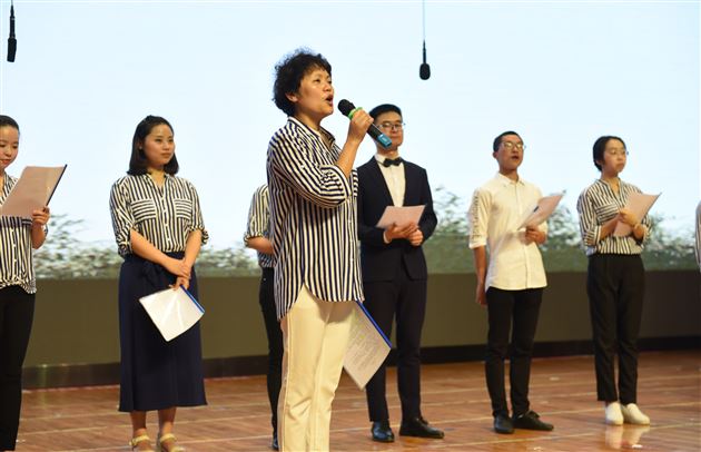 诗香文韵传千年，清吟雅颂品流芳——棠外初中部第一届“萌芽杯”朗读大赛隆重举行