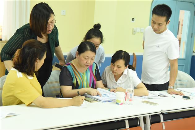 成都市教科院基础教育研究所刘敏副所长莅临棠外实验幼儿园视导