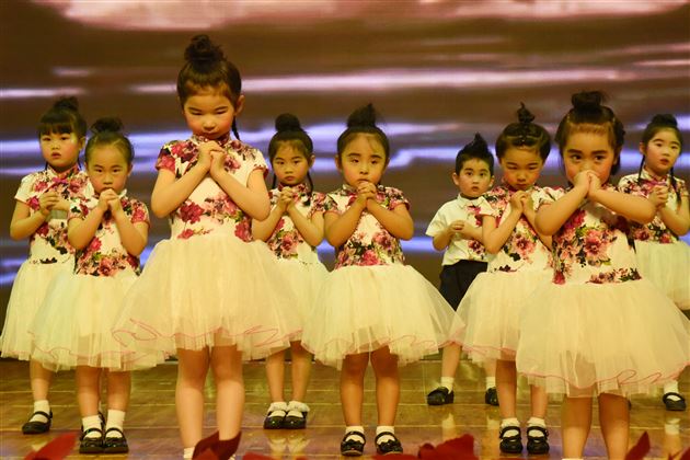 棠外实验幼儿园举行“品国学·诵经典”六一文艺汇演