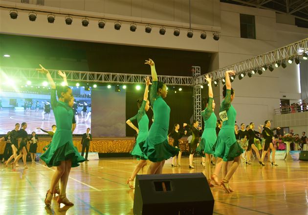 激情赛场 舞姿飞扬——棠外体育舞蹈队参加四川省学生运动舞蹈联赛（成都站）获佳绩