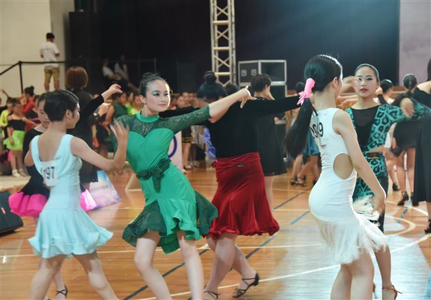 激情赛场 舞姿飞扬——棠外体育舞蹈队参加四川省学生运动舞蹈联赛（成都站）获佳绩