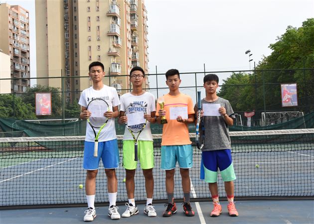 挥汗练就不俗实力 一击致胜全凭过硬技术—— 棠外学生参加成都市中学生网球锦标赛再创佳绩