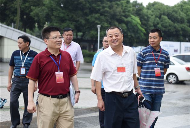 棠外考点副主考姚平校长汇报相关工作