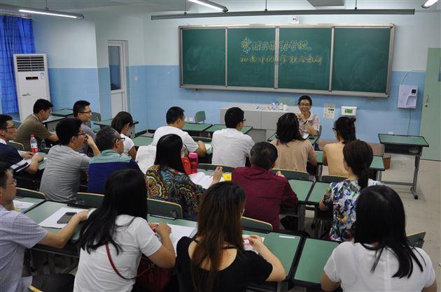 棠外初高中化学组开展联合教研活动