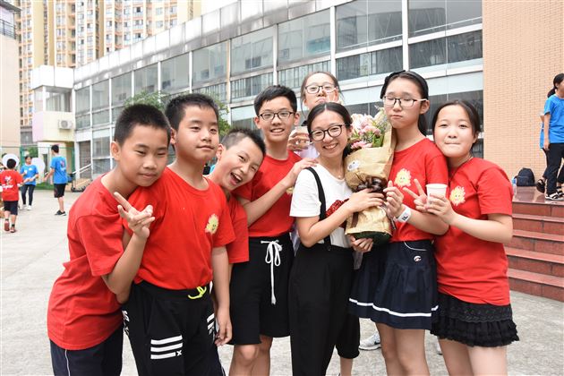 感激世上爱我的人和我爱的人——棠外附小隆重举行2017届毕业典礼