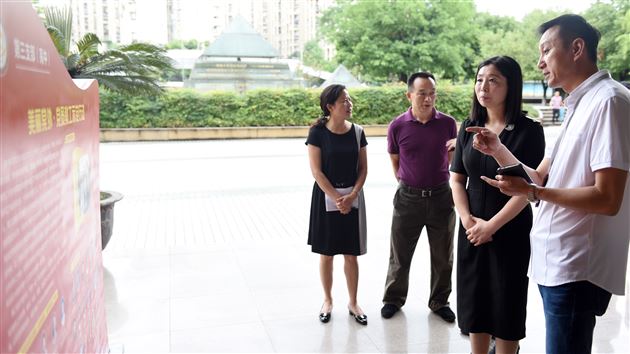 成都市委组织部副部长薛敏、双流区委常委、区组织部部长王毅调研指导棠外党建工作