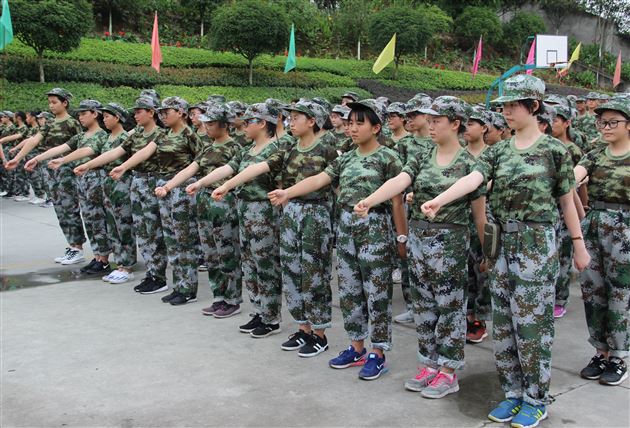 青春在拼搏坚守中绽放——记棠外高2017级新生军训