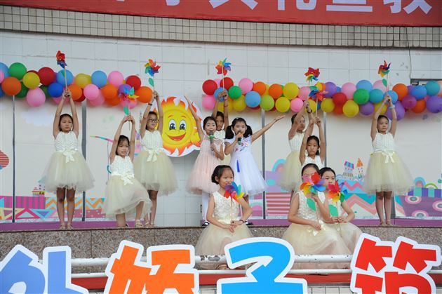 做棠外骄子 筑天府骄傲——记棠外附小2017——2018学年度开学典礼暨教师节表彰大会