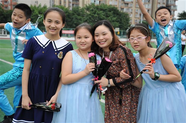 做棠外骄子 筑天府骄傲——记棠外附小2017——2018学年度开学典礼暨教师节表彰大会