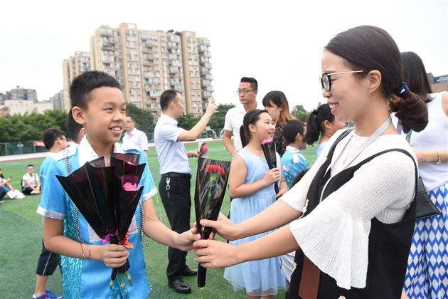 做棠外骄子 筑天府骄傲——记棠外附小2017——2018学年度开学典礼暨教师节表彰大会