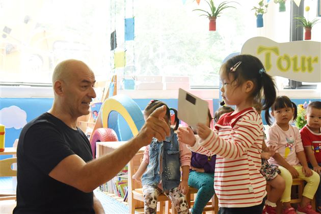 QTALK趣说英语教育集团创始人Maurice Hazan来我园进行英语教学交流