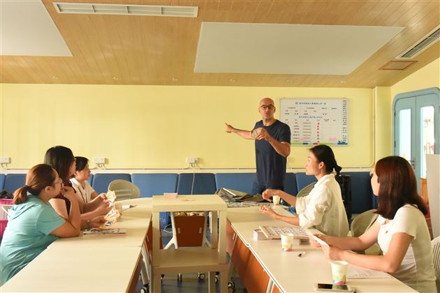 QTALK趣说英语教育集团创始人Maurice Hazan来我园进行英语教学交流