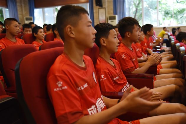 棠外校园足球工作会暨高中男足队出征全国第十三届学生运动会动员大会顺利举行