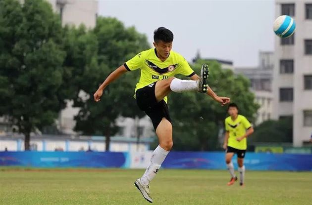 全国学生运动会棠外男足代表四川参赛 奋勇拼搏战胜北上广捧杯凯旋