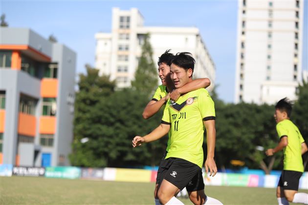 全国学生运动会棠外男足代表四川参赛 奋勇拼搏战胜北上广捧杯凯旋