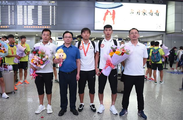 全国学生运动会棠外男足代表四川参赛 奋勇拼搏战胜北上广捧杯凯旋