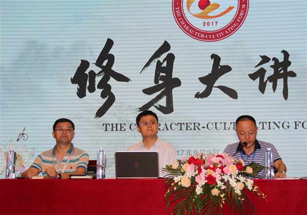 家校携手共筑未来——高2017级家长会成功召开