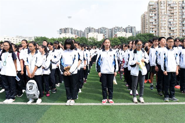 生命最可贵 安全第一位——棠外师生开展公寓紧急逃生疏散演练