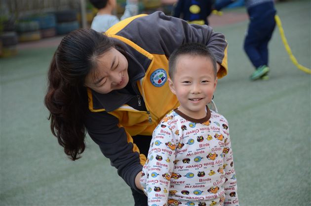 棠外实验幼儿园曾熊丹、贺倩两位老师获教育局表彰