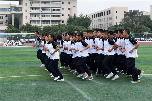 团结奋进，展班级风貌，凝心聚力，树团队意识——记棠外第十四届队列队形跑操比赛