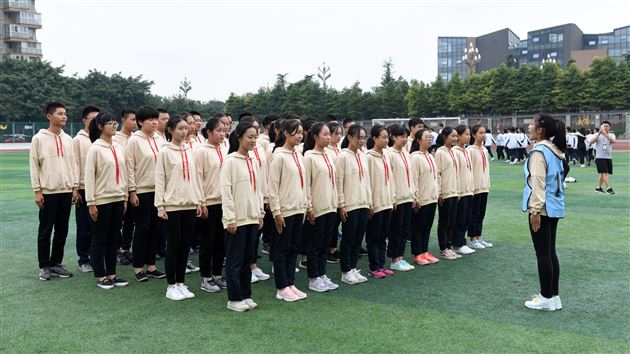 团结奋进，展班级风貌，凝心聚力，树团队意识——记棠外第十四届队列队形跑操比赛