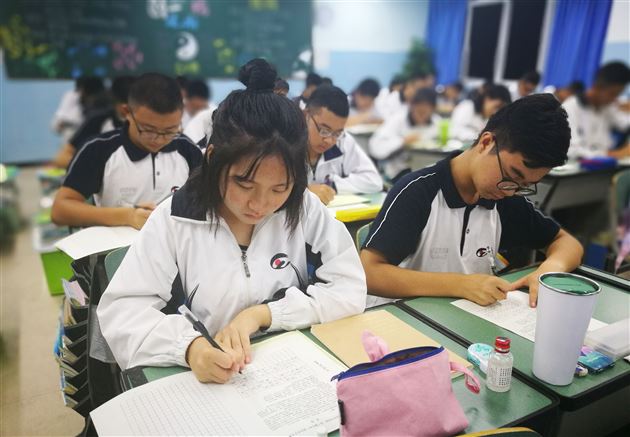 钟情于文字 醉心于创作——仁譞文学社举办第一届“棠外杯”高中写作大赛