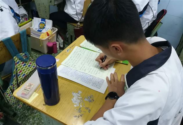 钟情于文字 醉心于创作——仁譞文学社举办第一届“棠外杯”高中写作大赛