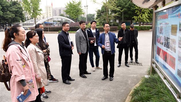 河南省郑州市航空实验区社会事业局江永辉副局长率区重点学校校长一行再次访问棠外