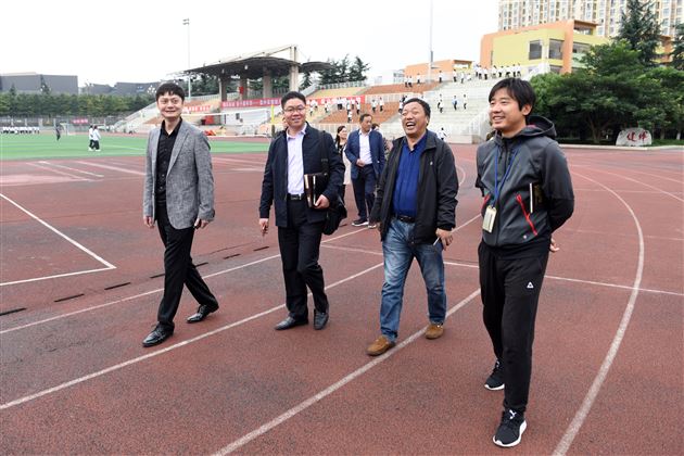 河南省郑州市航空实验区社会事业局江永辉副局长率区重点学校校长一行再次访问棠外