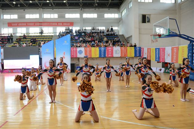 棠外啦啦操队参加“运动成都”2017年成都市啦啦操健美操街舞总决赛斩获爵士、花球双项冠军