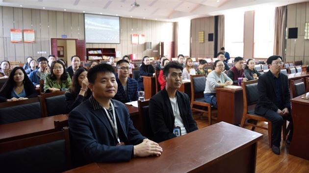 喜迎党的十九大胜利召开——棠外党总支组织全校党员教师收看党的十九大开幕会