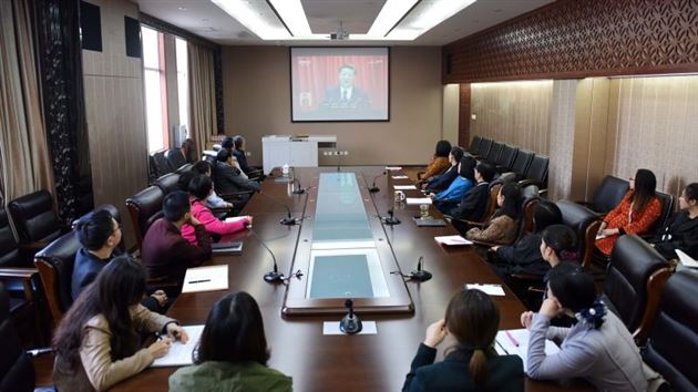 喜迎党的十九大胜利召开——棠外党总支组织全校党员教师收看党的十九大开幕会