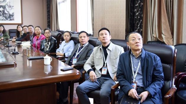 喜迎党的十九大胜利召开——棠外党总支组织全校党员教师收看党的十九大开幕会