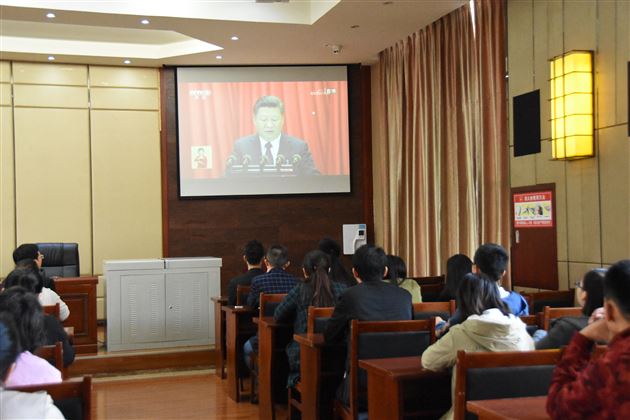 喜迎党的十九大胜利召开——棠外党总支组织全校党员教师收看党的十九大开幕会