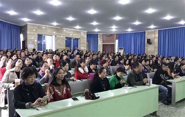 家校携手助成长——高2016级召开学生家长会