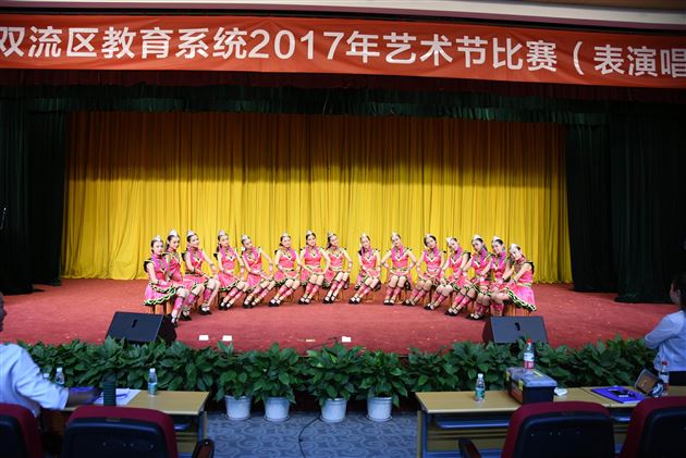 棠外飞鹰艺术团合唱团荣获双流区2017年中小学生艺术节比赛中学组一等奖