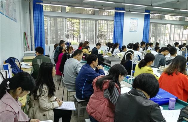 巅峰对决，同课异构，展现名师风采——成都市未来名师代倩、双流区化学学科带头人陈博同课异构