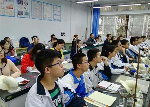 巅峰对决，同课异构，展现名师风采——成都市未来名师代倩、双流区化学学科带头人陈博同课异构