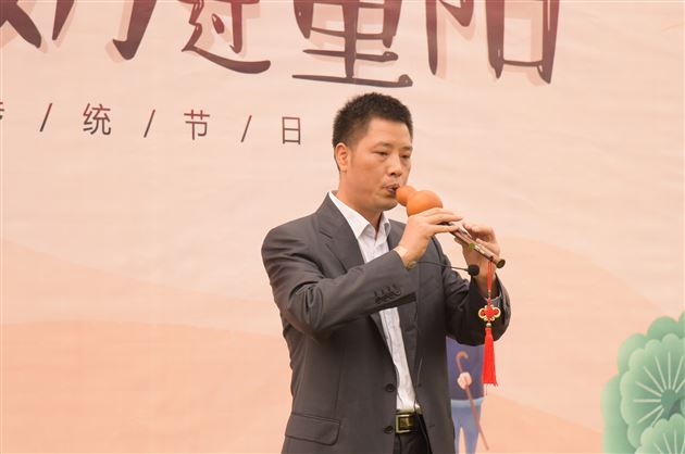 感恩重阳 老幼同乐——棠外实验幼儿园开展敬老活动