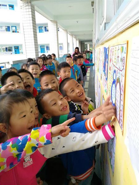 花开月正圆 祖国记心间——棠外附小举办第七届“阳光杯”手抄报比赛