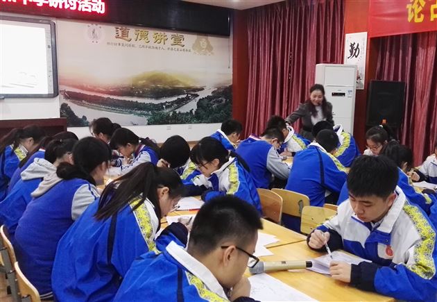 话题引领，高效高三——棠外高中英语组受邀为成都市高新区高中英语教研活动献课、发言