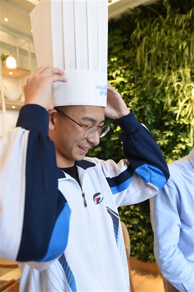 做一天“经理” 悟一回商道——记棠外 “商社”社团实践课程