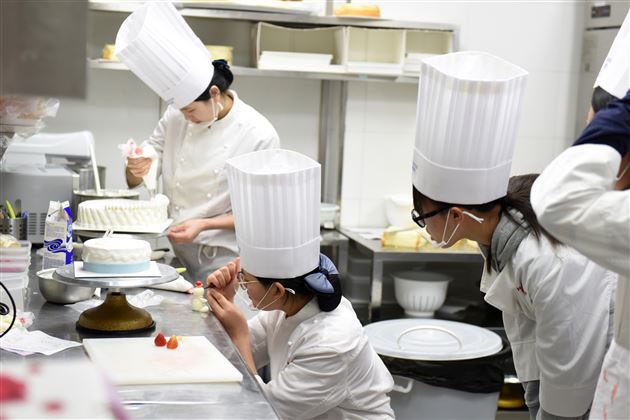 做一天“经理” 悟一回商道——记棠外 “商社”社团实践课程