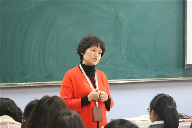 示范上“修身” 借班也精彩