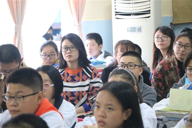 示范上“修身” 借班也精彩