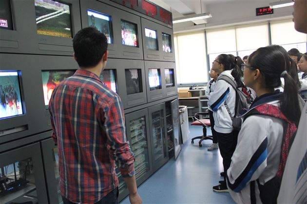 行走中的生涯课堂——记棠外学生走访四川大学开展生涯实践课程