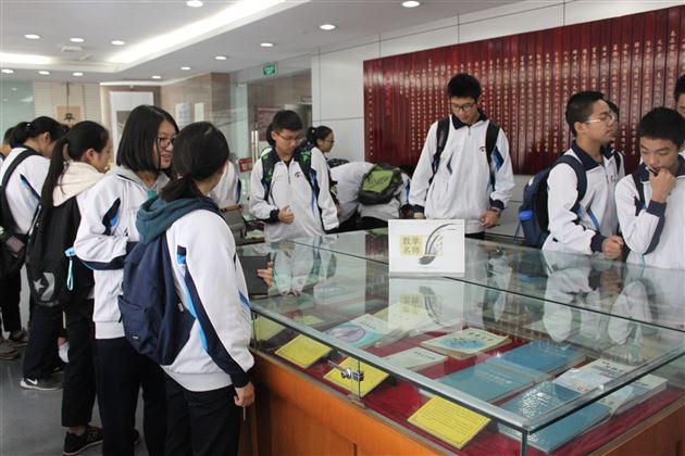 行走中的生涯课堂——记棠外学生走访四川大学开展生涯实践课程