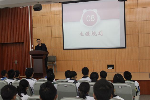 行走中的生涯课堂——记棠外学生走访四川大学开展生涯实践课程